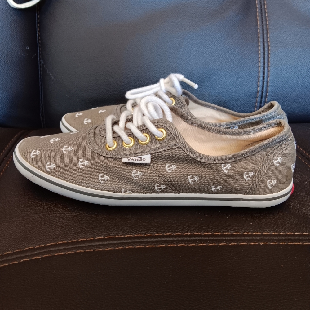 Vans Low top lace up taupe sneakers women's size 5.5 shoes gray brown anchors